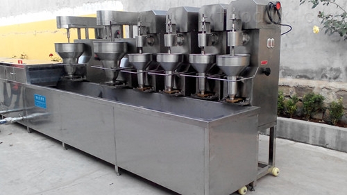 獅子頭成型機生產現(xiàn)場